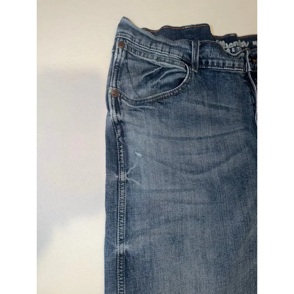 Wrangler retro men’s bootcut blue jeans